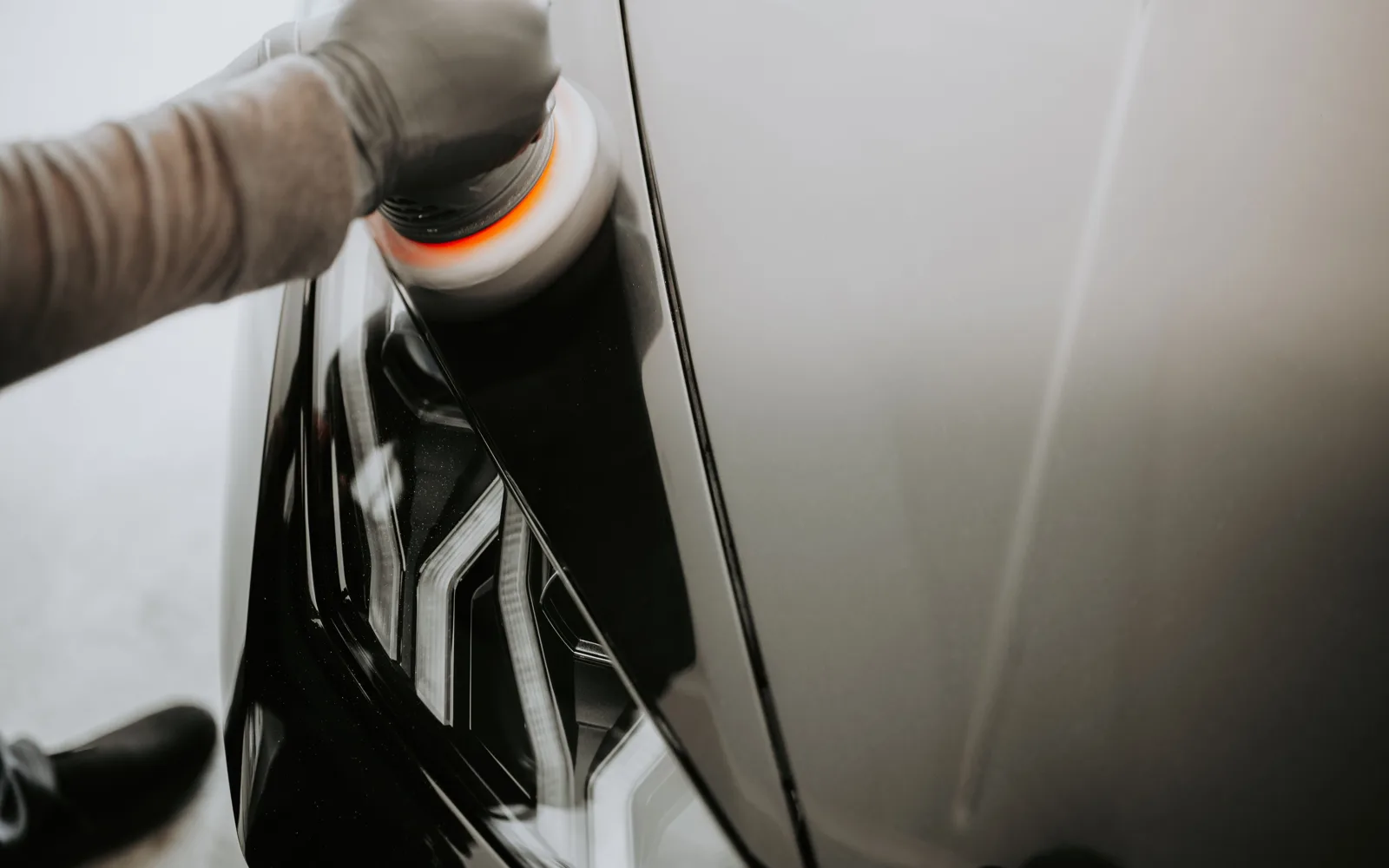 Étape contrôler du detailing automobile
